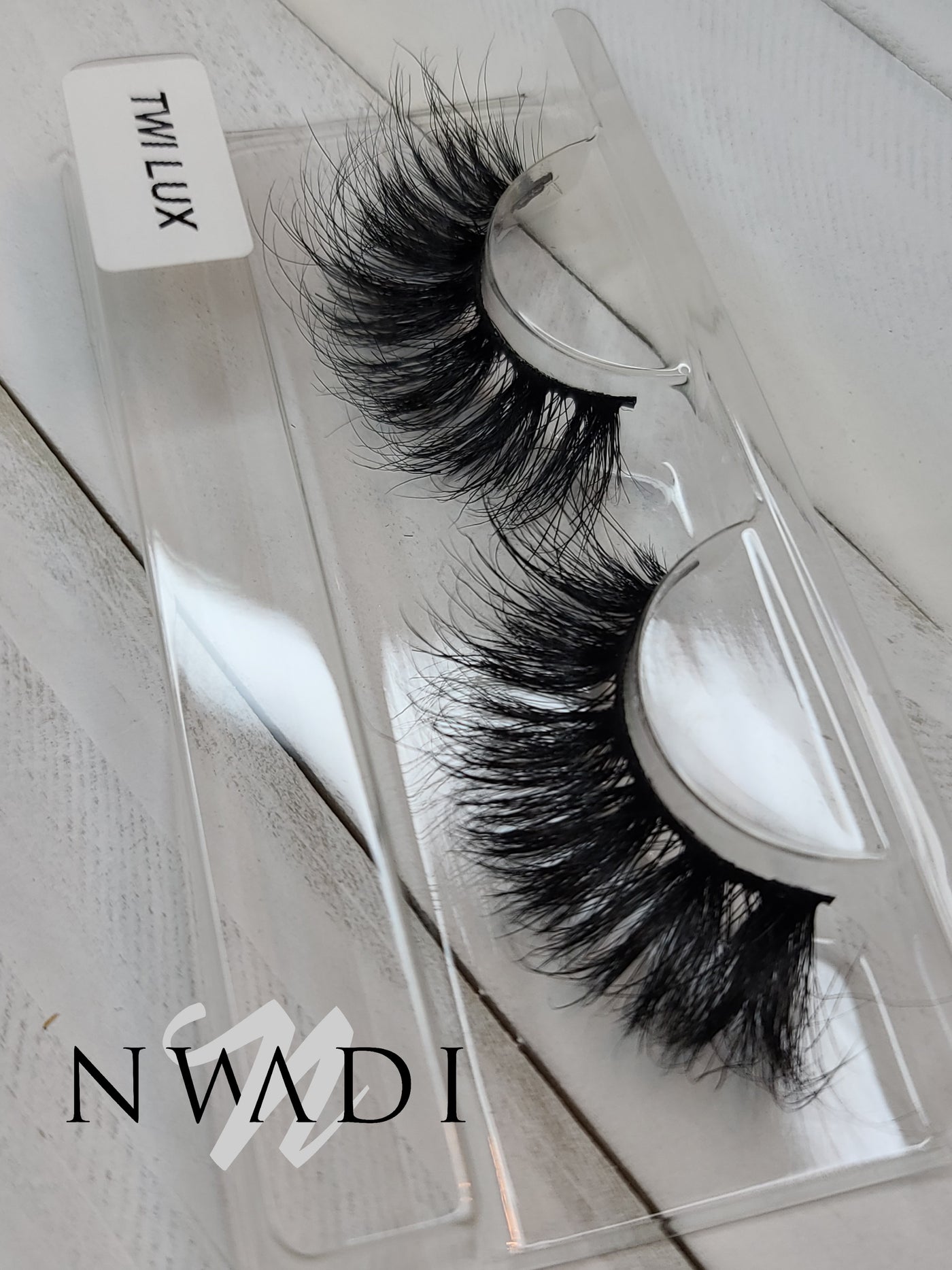 TWI Lux Eyelashes
