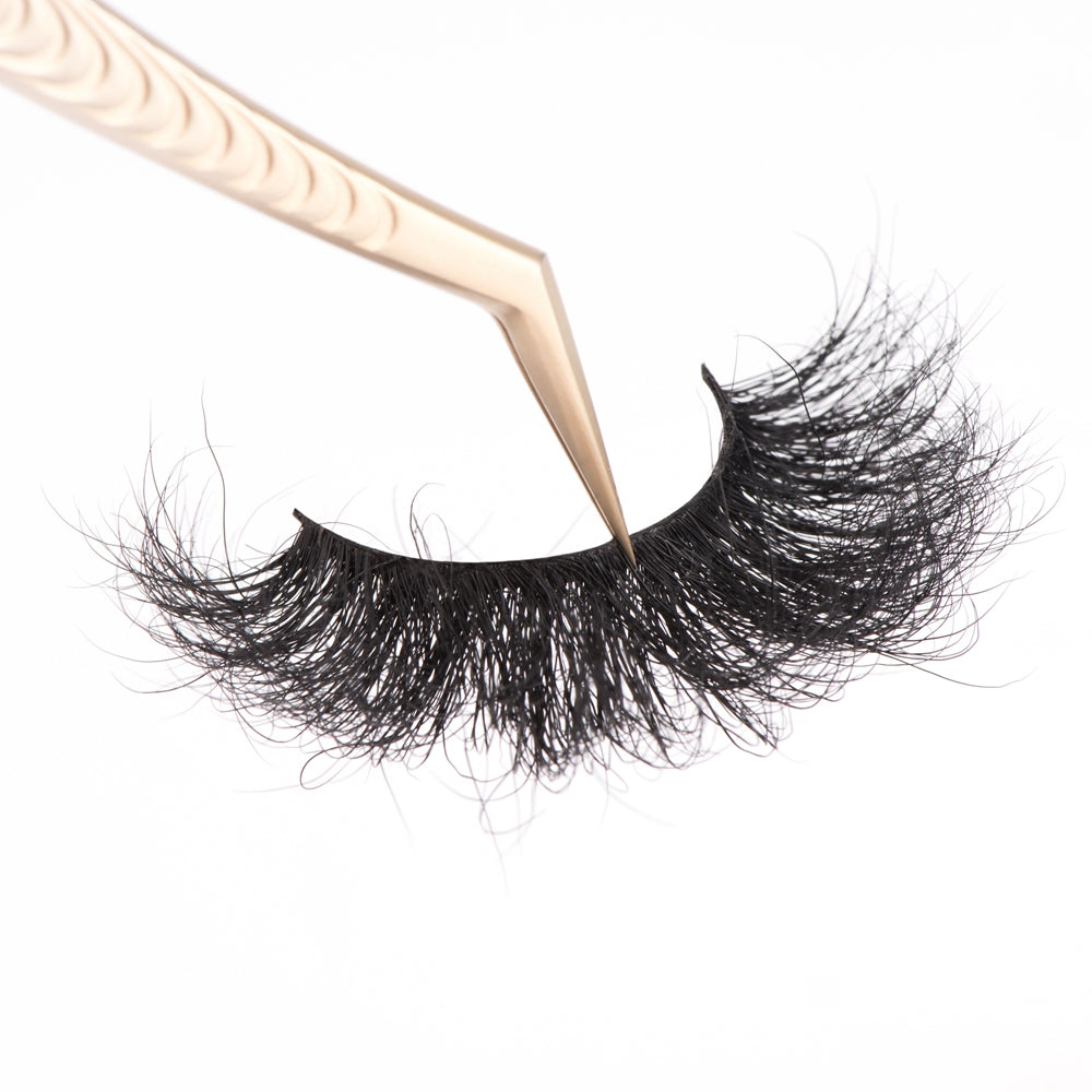 DAT CALI GIRL EYELASHES